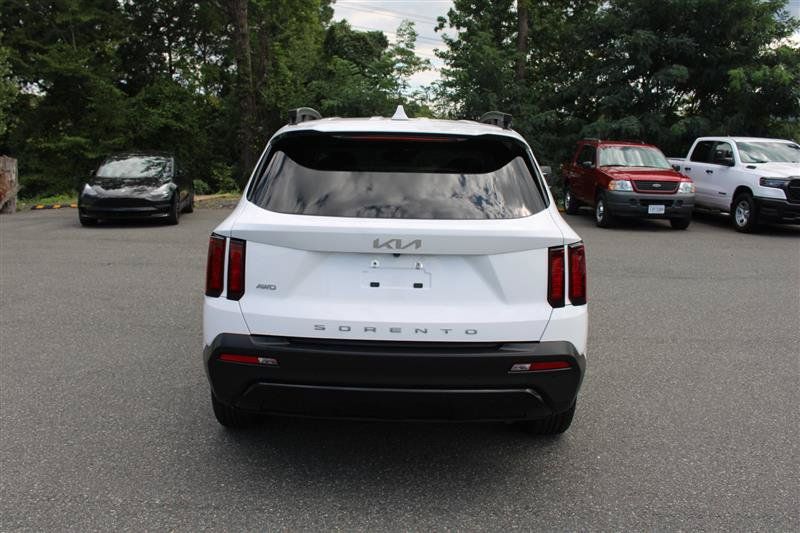 Used 2022 Kia Sorento S AWD/4WD image 6