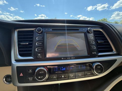 Used 2016 Toyota Highlander Limited Platinum AWD/4WD image 16