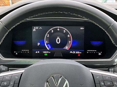 Used 2023 Volkswagen Tiguan SE image 25