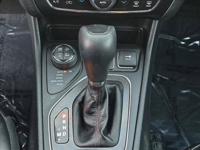 Used 2021 Jeep Cherokee Trailhawk w/ Technology Group AWD/4WD image 12