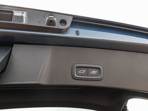 New 2026 Volvo XC40 B5 Plus w/ Protection Package Premier image 27