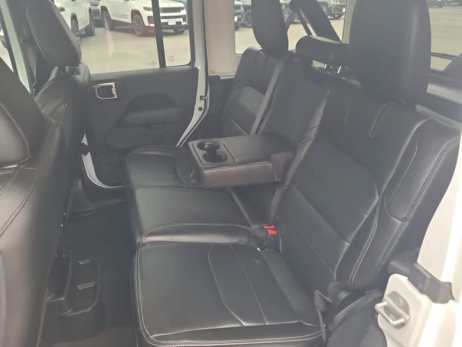 Used 2023 Jeep Wrangler Unlimited Sahara w/ Cold Weather Group AWD/4WD image 26