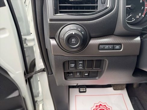 Used 2021 Nissan Titan PRO-4X w/ Pro-4x Convenience Package image 19