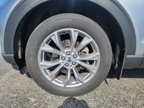 Used 2023 Ford Explorer XLT w/ Equipment Group 202A AWD/4WD image 26