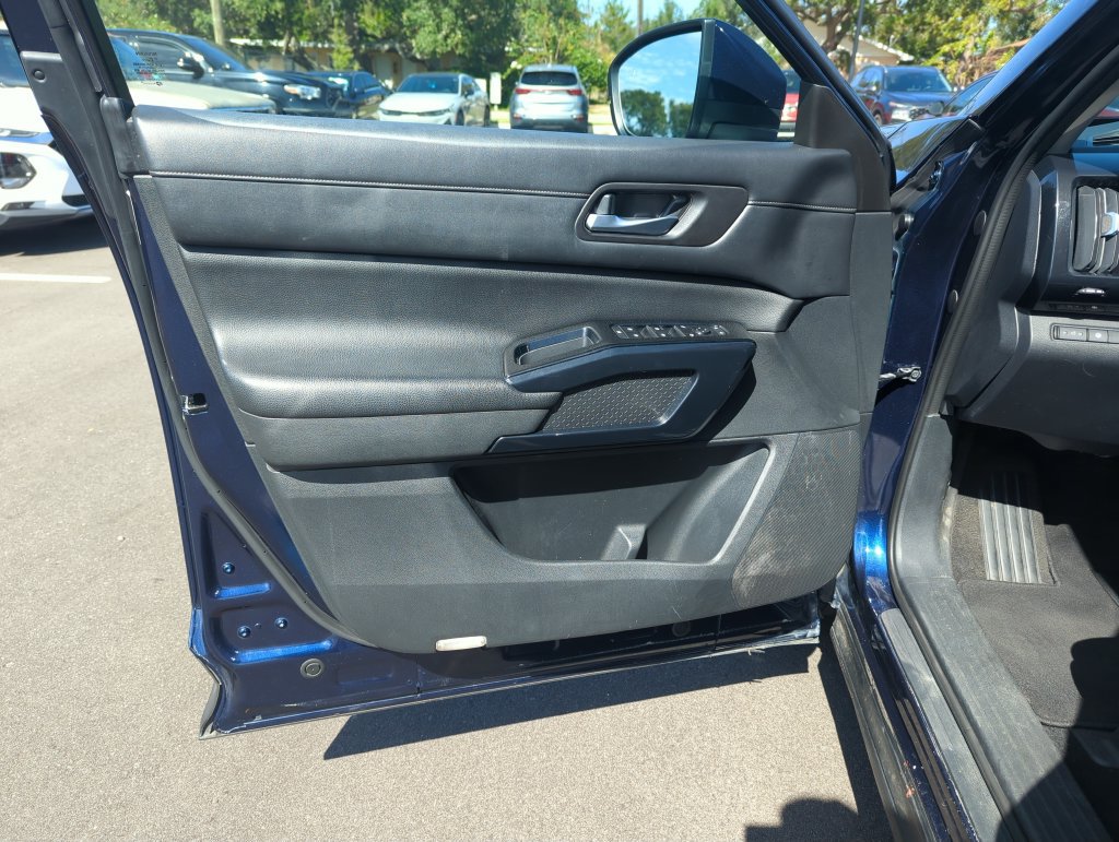 Used 2022 Nissan Pathfinder SV AWD/4WD image 18