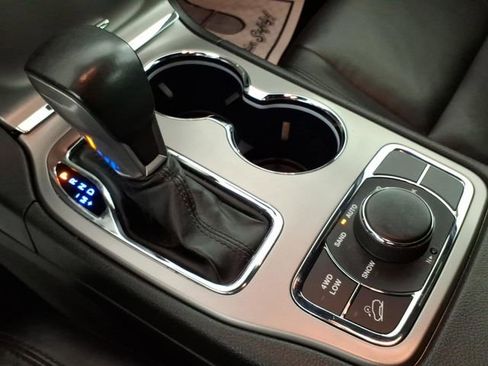 Used 2020 Jeep Grand Cherokee Limited image 21