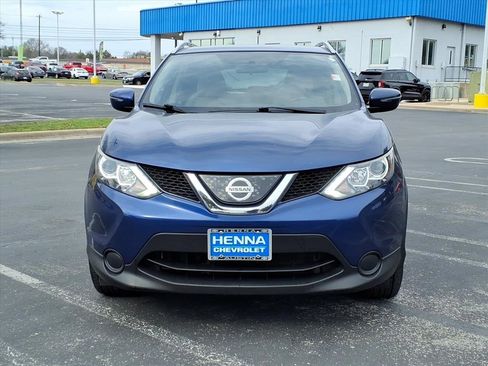 Used 2018 Nissan Rogue Sport SV image 2