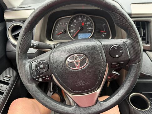Used 2014 Toyota RAV4 LE AWD/4WD image 16