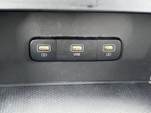 Used 2023 Kia Carnival LX FWD image 35