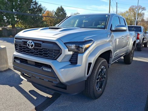 New 2025 Toyota Tacoma TRD Sport image 3