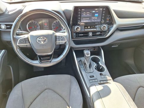 Used 2021 Toyota Highlander LE image 9