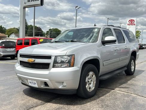 Used 2012 Chevrolet Suburban LT w/ Luxury Package AWD/4WD image 5