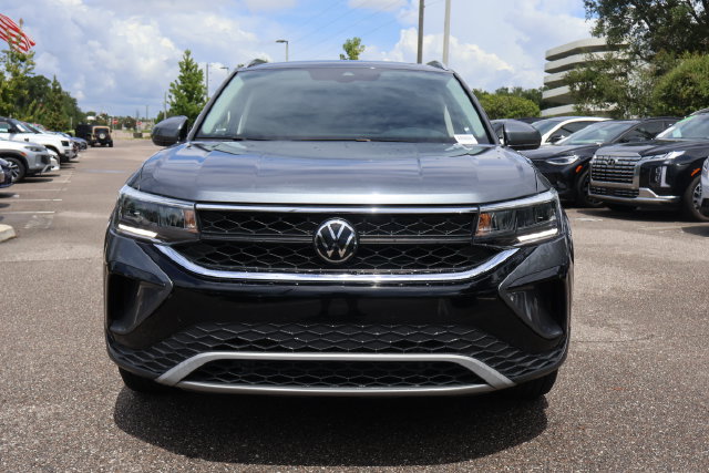 Certified 2023 Volkswagen Taos SE FWD image 2