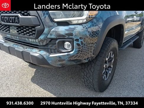 Used 2022 Toyota Tacoma TRD Off-Road AWD/4WD image 9
