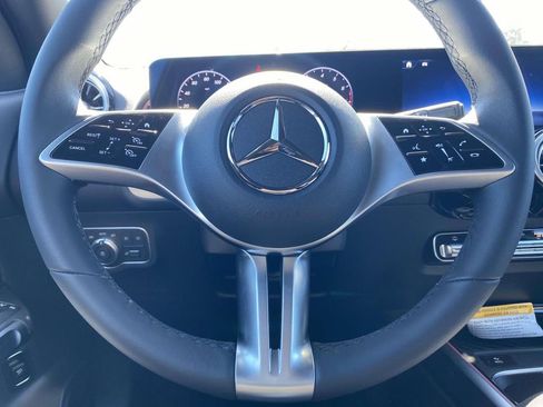 Certified 2025 Mercedes-Benz GLB 250 image 21