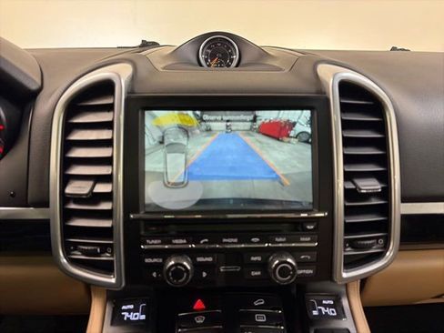 Used 2016 Porsche Cayenne w/ Premium Package image 23