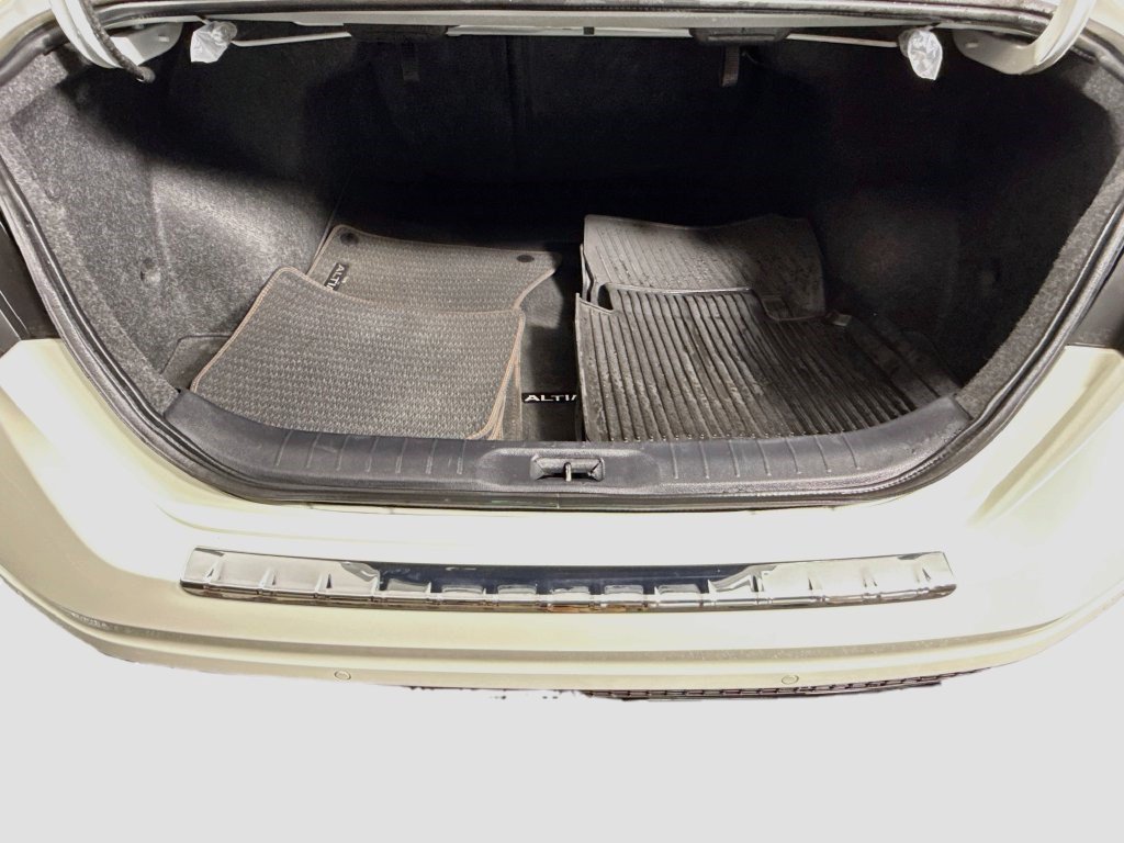 Used 2023 Nissan Altima 2.5 SR FWD image 34