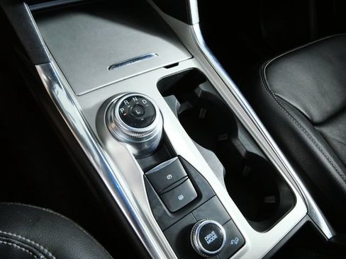 Used 2022 Ford Explorer Limited w/ Equipment Group 301A AWD/4WD image 18