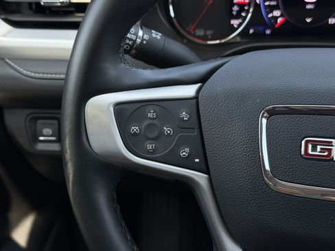 Used 2023 GMC Acadia SLT w/ Technology Package AWD/4WD image 18