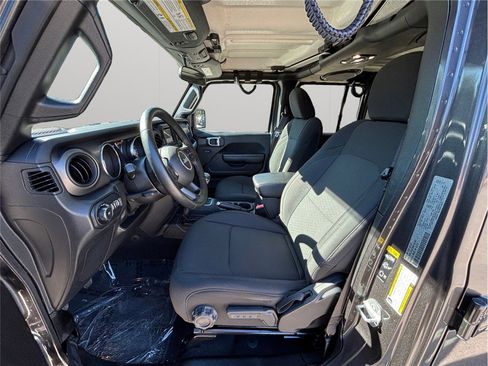 Used 2022 Jeep Wrangler Unlimited Willys image 2