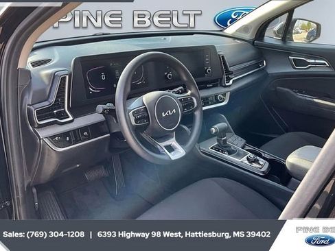 Used 2025 Kia Sportage LX image 12