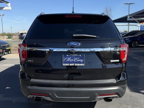 Used 2019 Ford Explorer XLT w/ Equipment Group 202A image 6