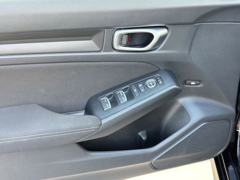 Used 2025 Honda Civic Sport image 13