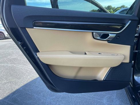 Used 2018 Volvo S90 T5 Momentum w/ Convenience Package FWD image 11