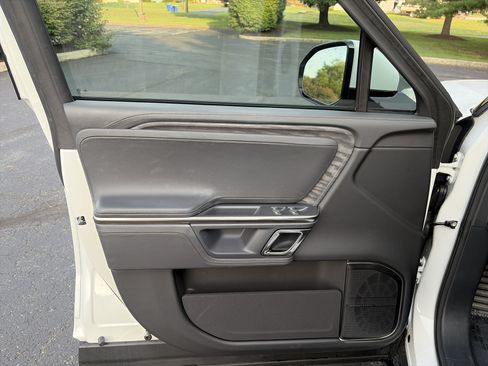 Used 2022 Rivian R1S Launch Edition AWD/4WD image 16