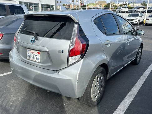 Used 2016 Toyota Prius C One FWD image 3
