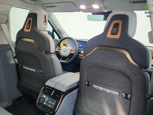 Used 2025 Rivian R1T Premium AWD/4WD image 27