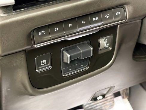 Used 2025 Cadillac Escalade Sport Platinum image 10