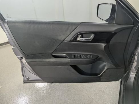 Used 2016 Honda Accord LX image 9