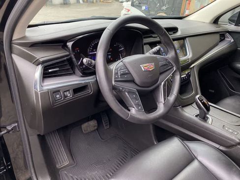 Used 2018 Cadillac XT5 Premium Luxury AWD/4WD image 2