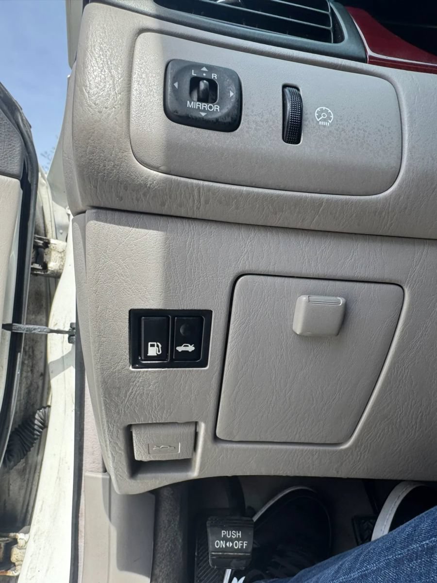 Used 2003 Lexus ES 330 w/ Premium Pkg FWD image 36