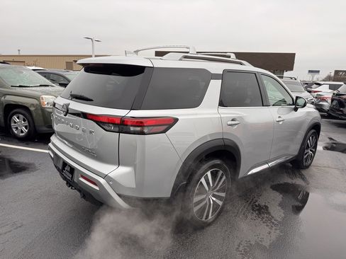 Used 2024 Nissan Pathfinder Platinum w/ Cargo Package image 5