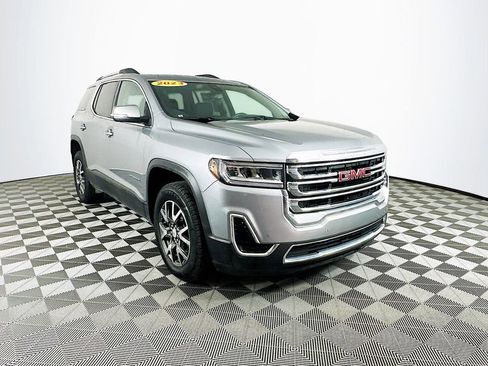 Used 2023 GMC Acadia SLE w/ Driver Convenience Package image 3