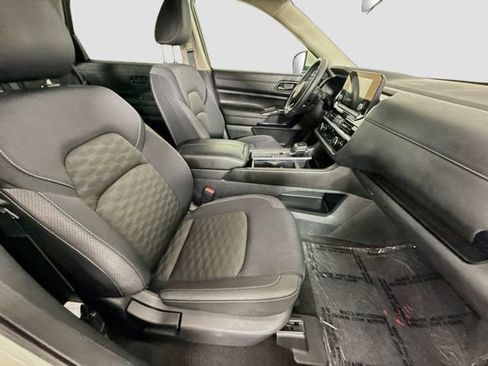 Used 2024 Nissan Pathfinder SV FWD image 28