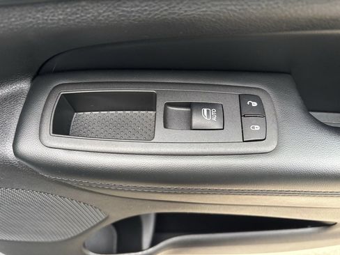 Used 2022 Jeep Grand Cherokee Laredo X image 30