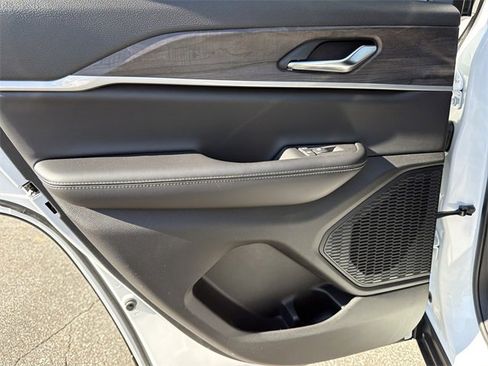 New 2025 Jeep Grand Cherokee Limited image 21