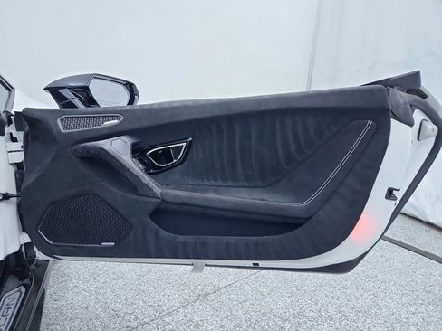 Used 2019 Lamborghini Huracan Performante image 22