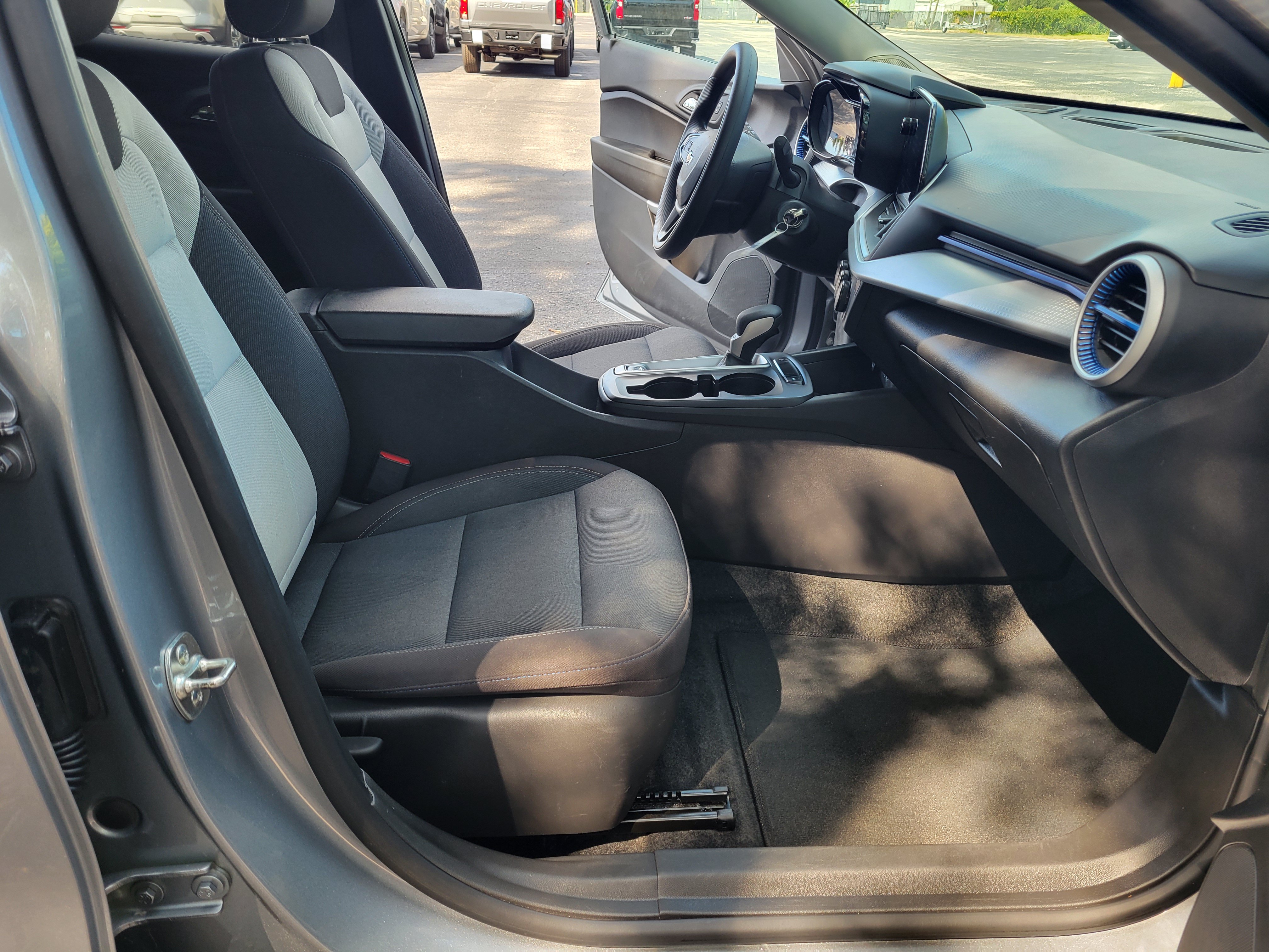 Certified 2024 Chevrolet Trax LS w/ Driver Confidence Package FWD image 27