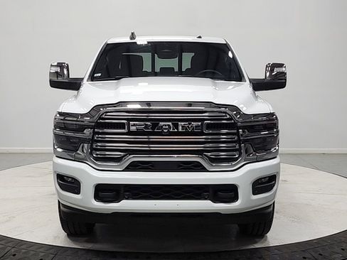 Used 2025 RAM 2500 Laramie AWD/4WD image 2