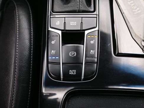 Used 2018 Kia Cadenza Technology image 36