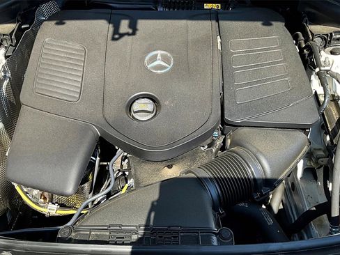 Used 2025 Mercedes-Benz GLC 300 4MATIC image 31