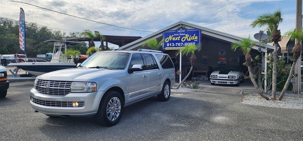 Used 2010 Lincoln Navigator L 4WD image 1