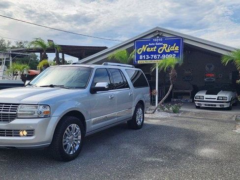 Used 2010 Lincoln Navigator L 4WD image 1