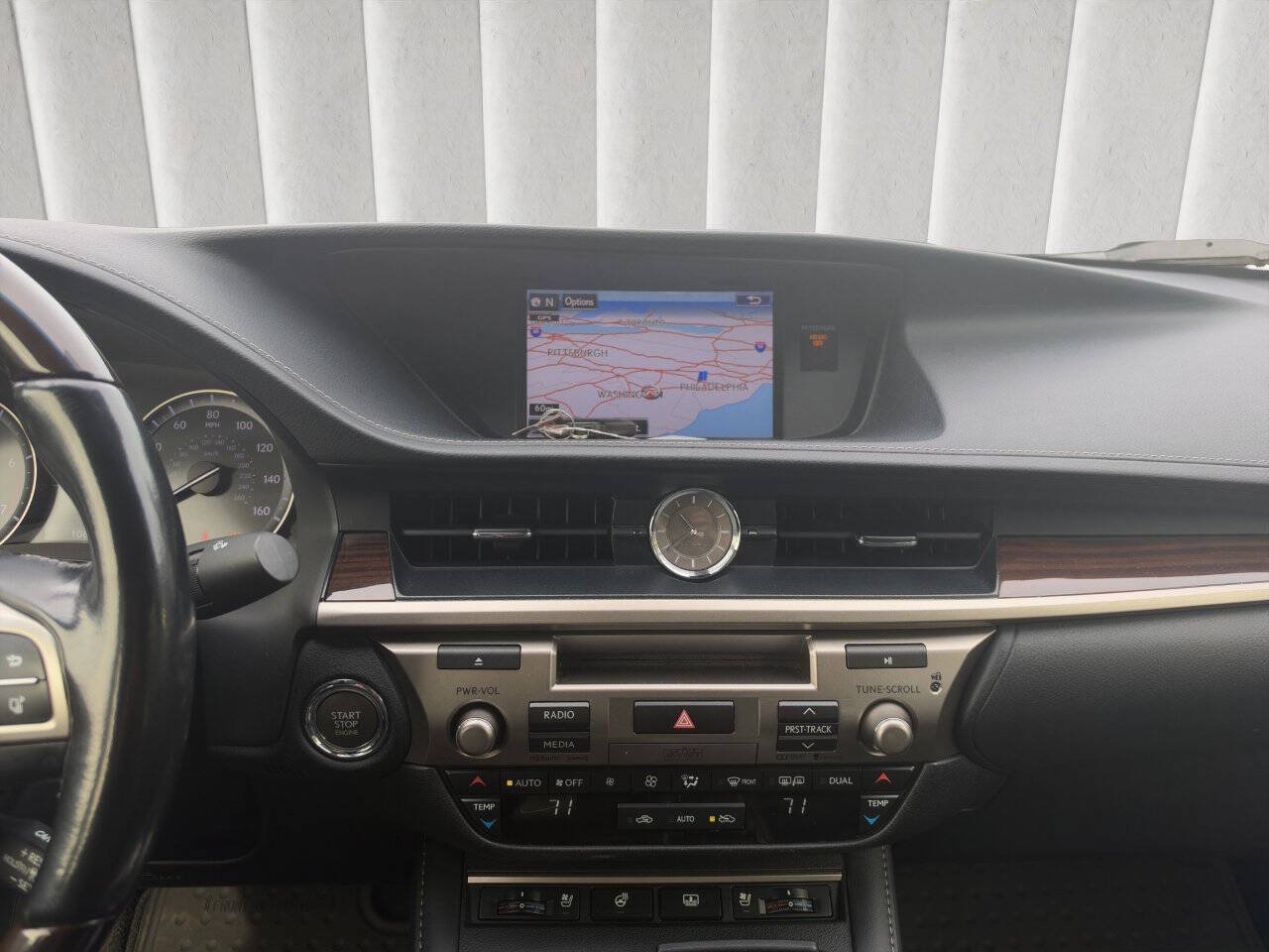 Used 2016 Lexus ES 350 w/ Ultra Luxury Package FWD image 14
