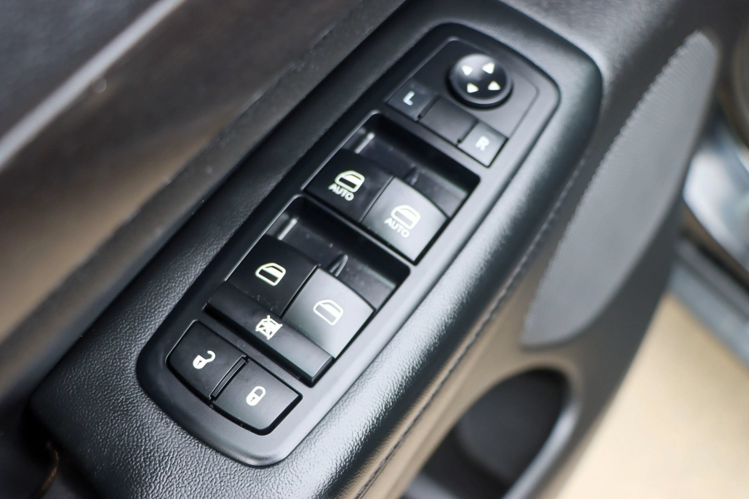 Used 2017 Jeep Grand Cherokee Laredo RWD image 13