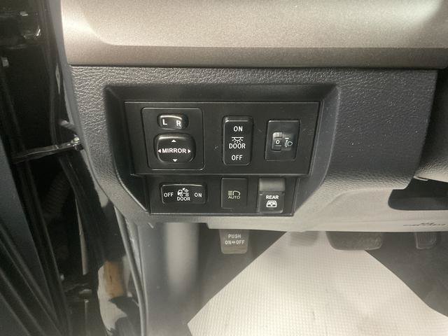 Used 2019 Toyota Tundra SR5 w/ TRD Off Road Package AWD/4WD image 11
